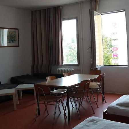 Hostel Am Kurtti Берлин Екстериор снимка