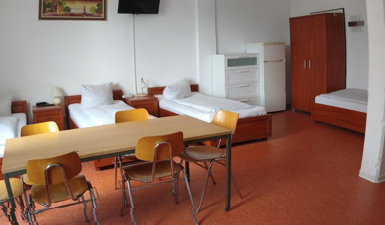 Hostel Am Kurtti Берлин Екстериор снимка