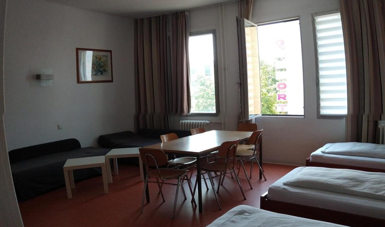 Hostel Am Kurtti Берлин Екстериор снимка